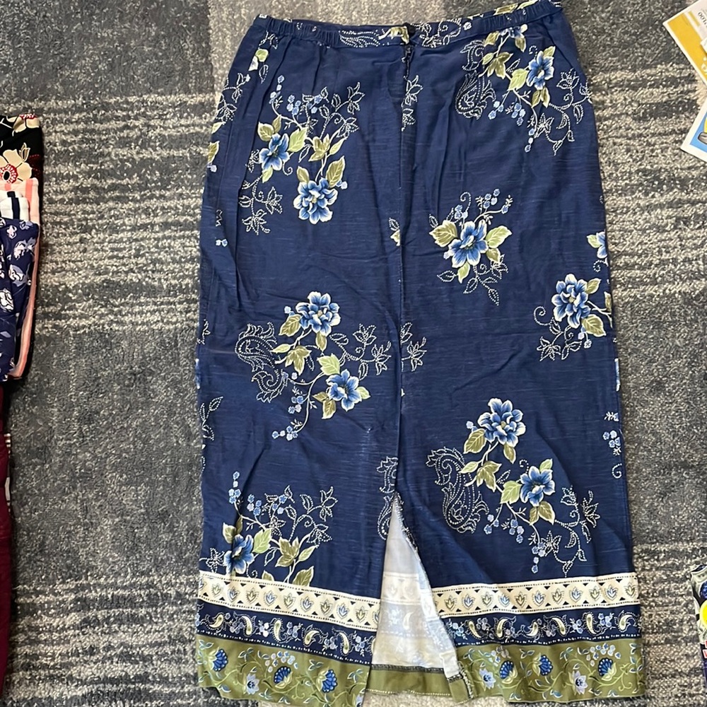 Flowery skirt